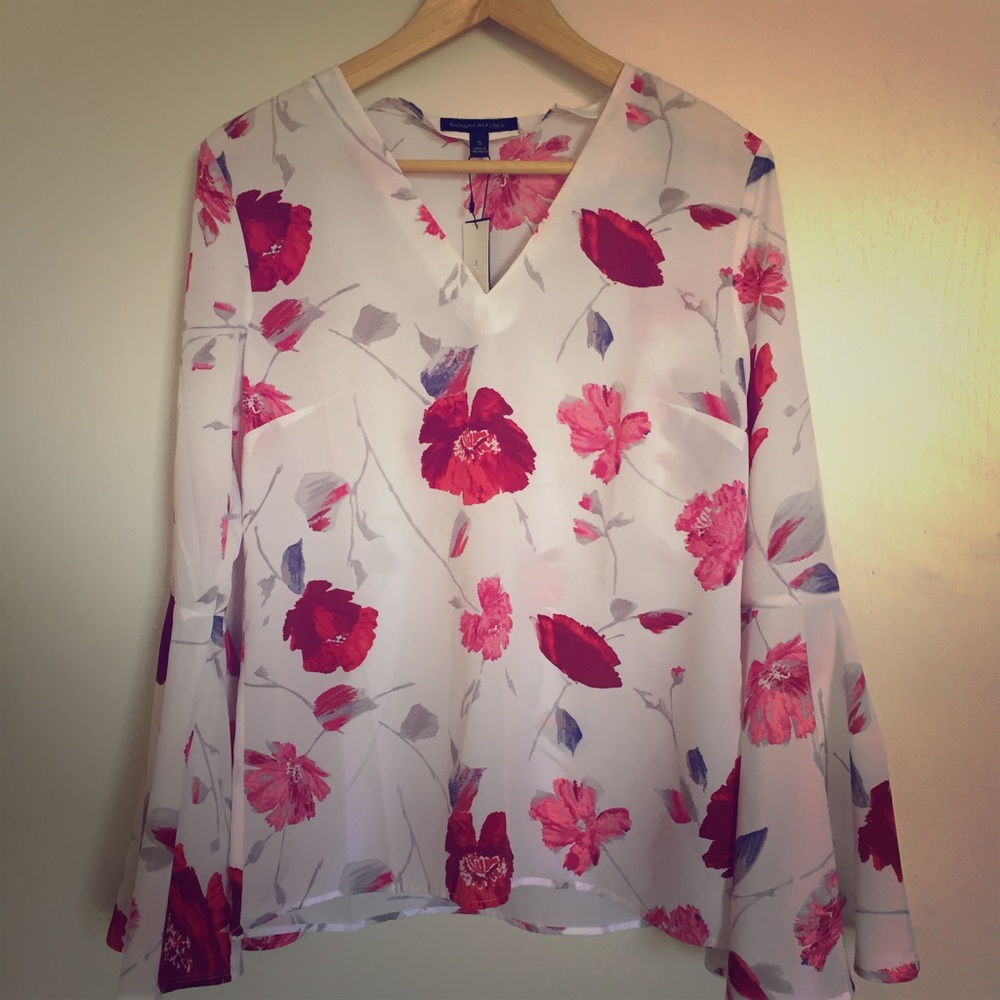 Beautiful BR Bell sleeve blouse with red poppies.